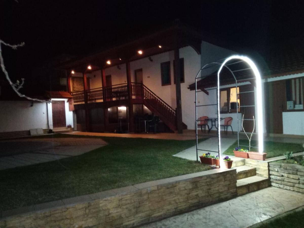 Bolyarski Stan Guest House Veliki Preslav Exteriör bild