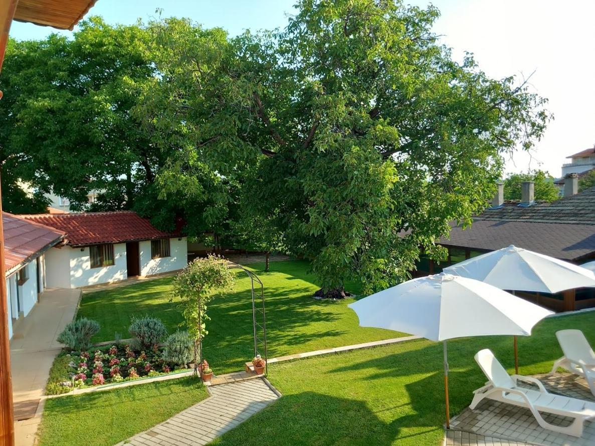 Bolyarski Stan Guest House Veliki Preslav Exteriör bild