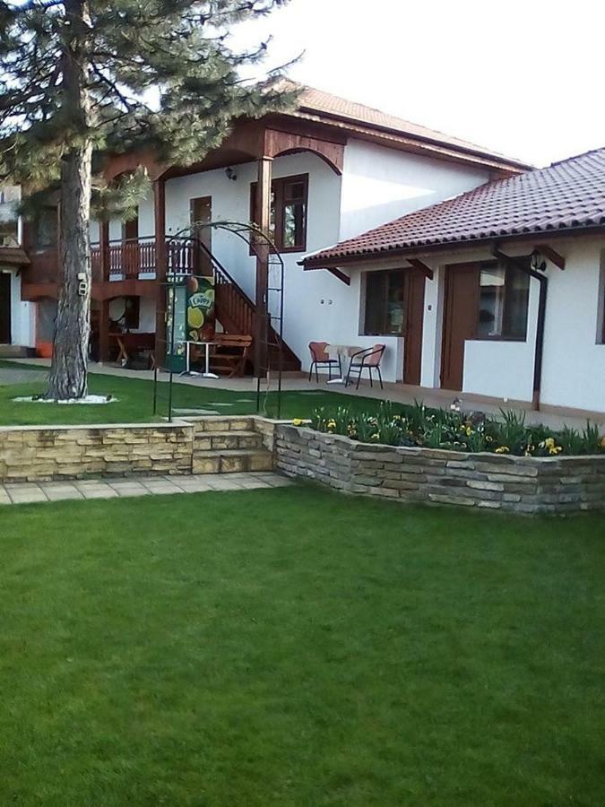 Bolyarski Stan Guest House Veliki Preslav Exteriör bild